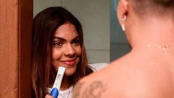 Tays Reis e Biel surgem com teste de gravidez - Reprodução/Instagram