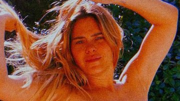Aos 42 anos, a atriz esbanja sua beleza natural em cliques arrasadores na beira da piscina; confira! - Reprodução/Instagram