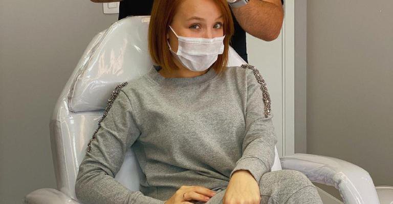 Após acidente que deixou cicatriz, Larissa Manoela faz transplante capilar - Instagram