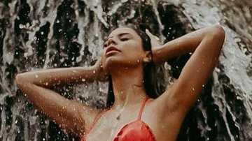 Lexa posa tomando banho de cachoeira - Reprodução/Instagram