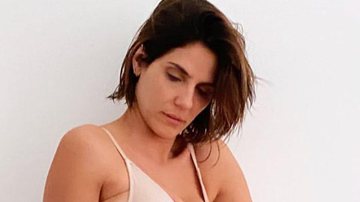 Aos 41 anos, Rafaela Mandelli posa de calcinha e sutiã e desabafa nas redes sociais - Reprodução/Instagram