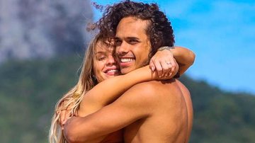 Luísa Sonza e Vitão trocam carícias em momentos quentes na praia - Reprodução/Instagram
