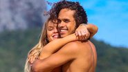 Luísa Sonza e Vitão trocam carícias em momentos quentes na praia - Reprodução/Instagram