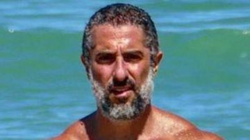 Marcos Mion ostenta abdômen definido em clique ousado na praia - Reprodução/Instagram