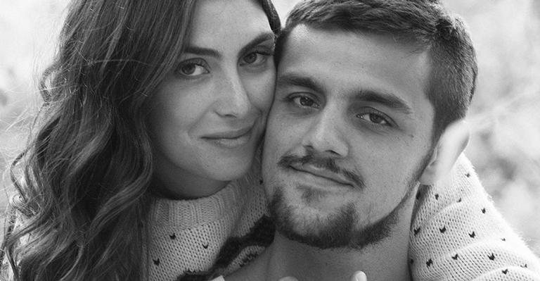 Pai babão! Felipe Simas explode o fofurômetro ao reunir os três filhos em um clique: "Amores da minha vida" - Reprodução/Instagram/@brunnorangel