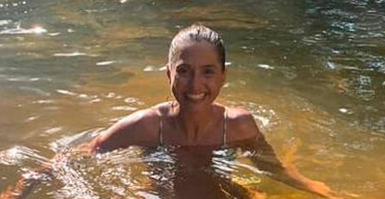 Solteira, Camila Pitanga surge plena em banho de rio e exibe corpão aos 43 anos - Reprodução/Instagram