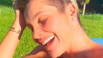 Nua, Flávia Alessandra toma banho ao ar livre e atrai elogios - Reprodução/Instagram