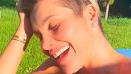 Nua, Flávia Alessandra toma banho ao ar livre e atrai elogios - Reprodução/Instagram