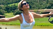 Aos 46 anos, Flávia Alessandra ostenta corpão em forma de top e shortinho - Reprodução/Instagram