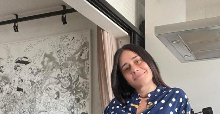 Alessandra Negrini posa com pijama colado ao corpo e coleciona elogios - Instagram