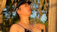 Naiara Azevedo posa de biquíni ao tomar chuveirada - Reprodução/Instagram
