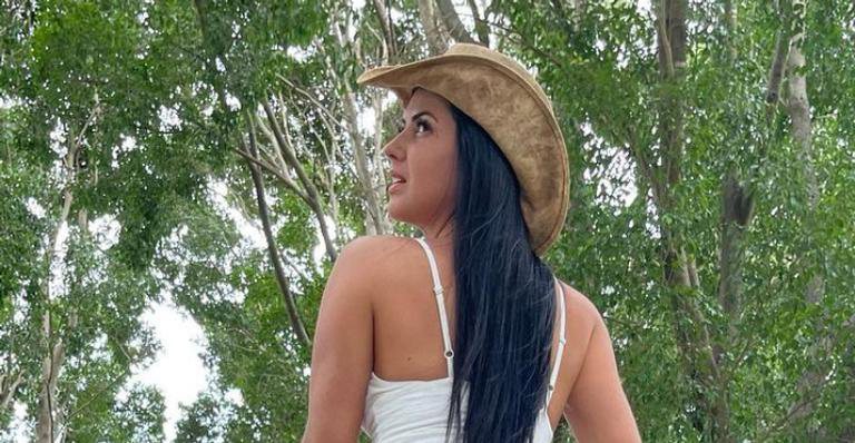 Esposa de Zezé di Camargo ostenta cinturinha de pilão e quase mostra demais - Arquivo Pessoal