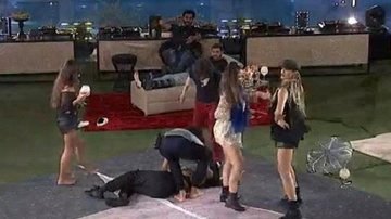 BBB21: Pocah cai desacordada na pista de dança durante festa e assusta sisters: "Acorda" - Reprodução/Instagram