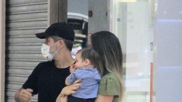 Giovanna Ewbank e Bruno Gagliasso levam o filho para passeio no shopping - AgNews