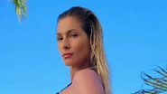 Lívia Andrade faz biquíni sumir no bumbum imenso e deixa admiradores chocados: "Minha pressão caiu" - Reprodução/Instagram