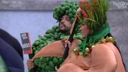 Projota e Pocah reclamam dos figurinos do monstro - Reprodução/TV Globo
