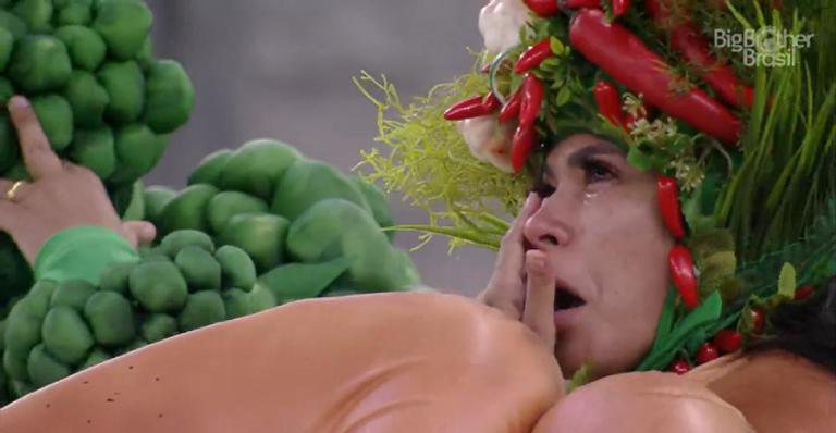Sentindo-se isolada, Pocah cai no choro e desabada com Projota - Reprodução/TV Globo