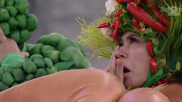 Sentindo-se isolada, Pocah cai no choro e desabada com Projota - Reprodução/TV Globo