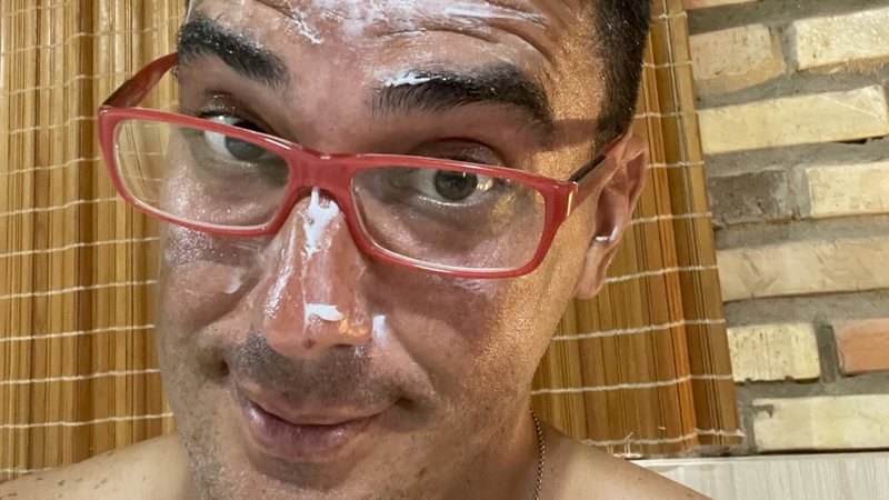 André Marques sofre picada 'mais dolorosa do mundo' de vespa durante  gravações de 'No Limite