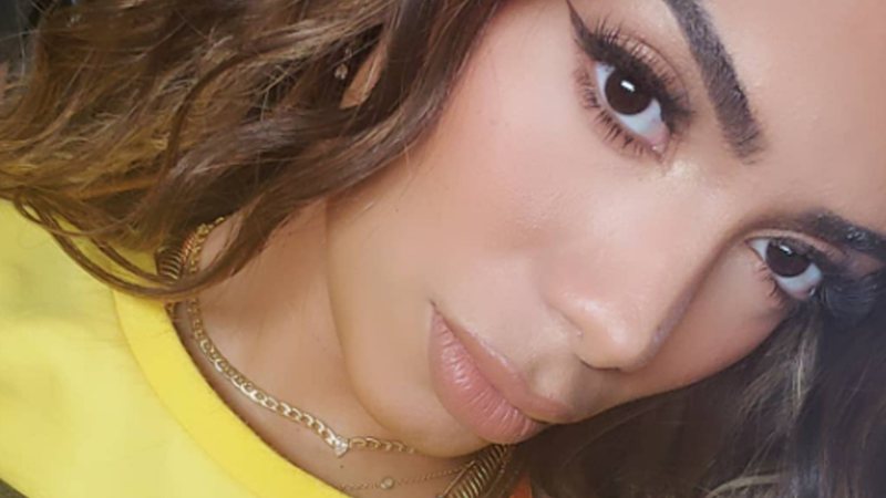 Anitta mostra rebolado de shortinho recortado - Reprodução/Instagram