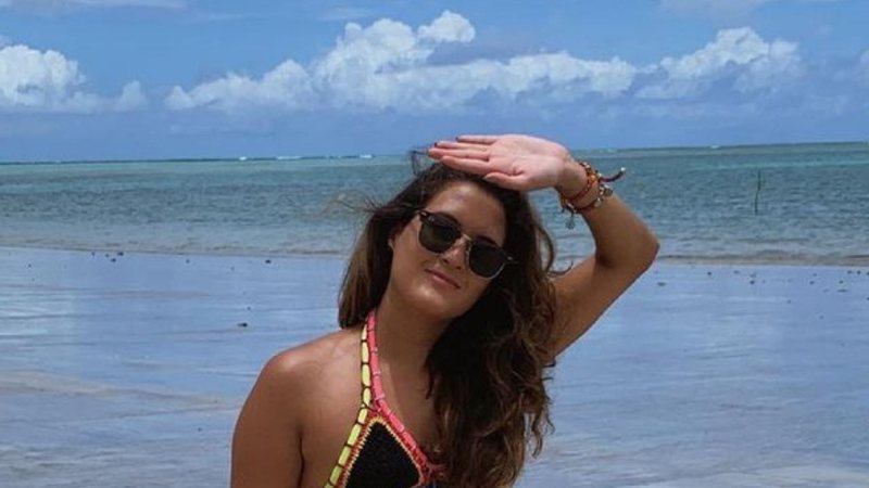 Filha de William Bonner e Fátima Bernardes vai à praia com biquíni mínimo e exibe curvas poderosas - Reprodução/Instagram