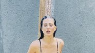Em publicação atrevida, Cleo Pires surge usando biquíni cavadíssimo ostentando corpo sensual: “Gata, molhada” - Reprodução/Instagram