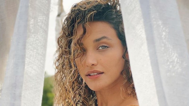Débora Nascimento exibe beleza rara em registro à beira-mar e atrai os holofotes: “É linda de verdade” - Reprodução/Instagram