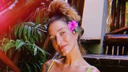 Gabriela Pugliesi ignora polêmicas e surge pleníssima em clique de biquíni: "Há flores em tudo" - Reprodução/Instagram