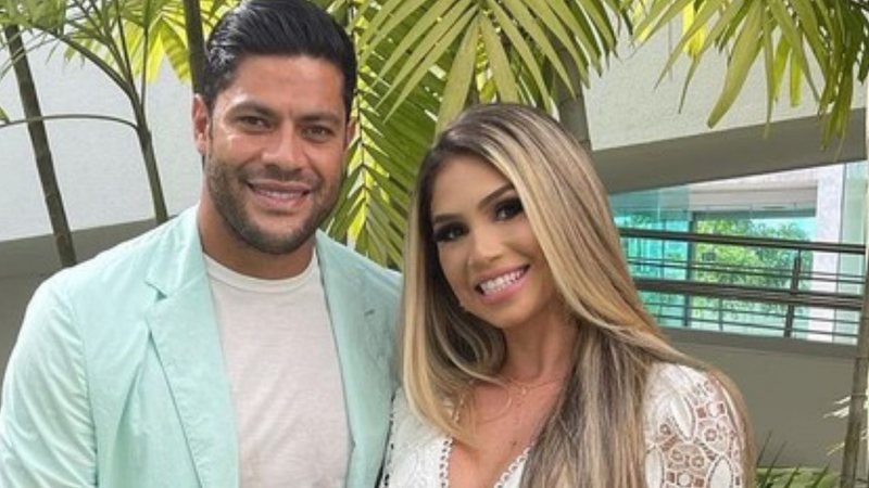 Apaixonado, Hulk Paraíba comemora formatura da noiva que aparece com bolsa de grife de R$ 8 mil: "Você é brilhante" - Reprodução/Instagram