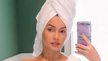 Sem lingerie, ex-BBB Juliette Freire deixa roupão escorregar e sensualiza na web: "A mais linda do Brasil" - Reprodução/Instagram