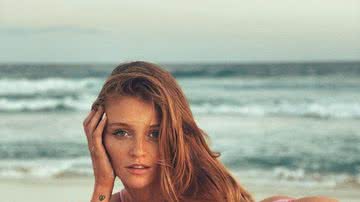 De biquíni fininho, esposa de Pedro Scooby empina bumbum em dia de praia - Instagram