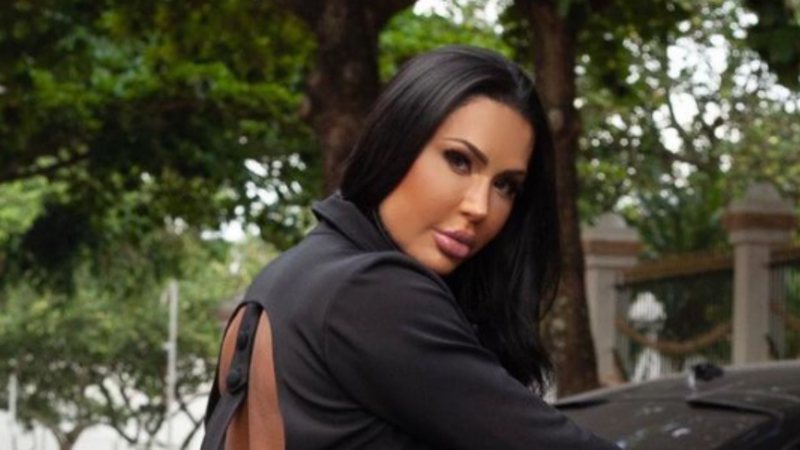 Gracyanne Barbosa entra em carro de luxo sem calcinha e mostra corpão: "Perfeita" - Reprodução/TV Globo