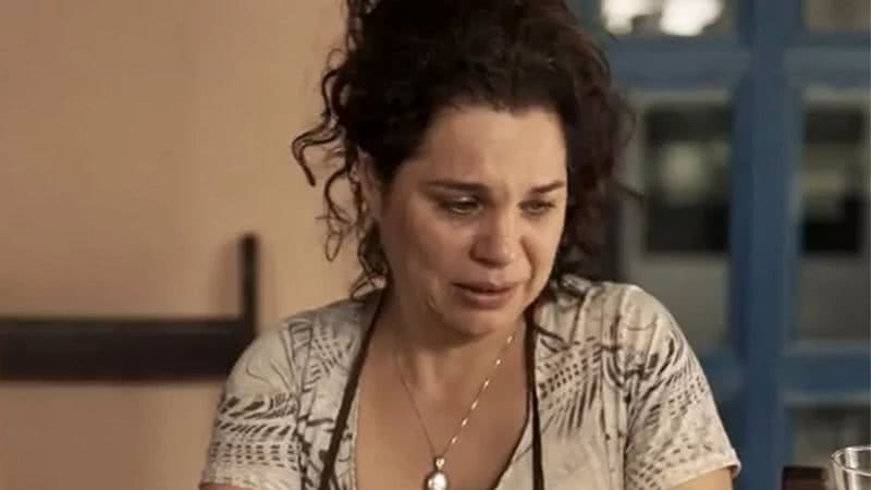 Após anos sendo enganada, Maria Bruaca escuta atrás da porta e descobre traição de Tenório; confira o que vai rolar na novela das 9 - Reprodução/TV Globo