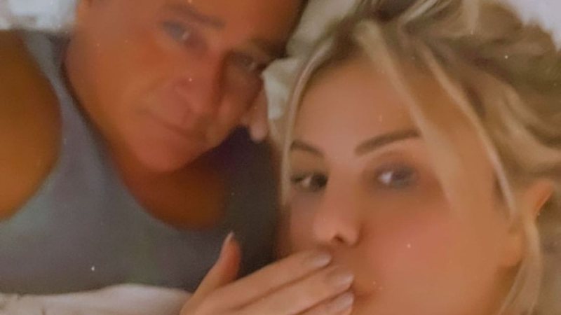 Indireta? Esposa de Leonardo posa na cama em clique ousado e dispara: "Ninguém perde" - Reprodução/TV Globo