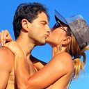 De fio-dental, Sabrina Sato dá beijão de cinema em Duda Nagle: "Meu parceiro" - Reprodução/Instagram