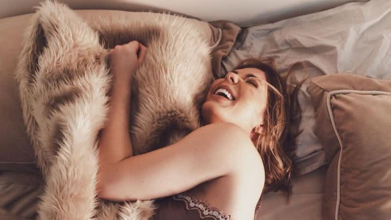 De lingerie, Sheila Mello exibe polpa do bumbum e abdômen trincado - Instagram