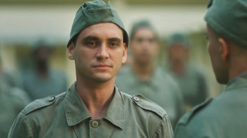 Na guerra, Lorenzo sofre a morte de amigo; confira o que vai acontecer na novela das 6 da Globo - Reprodução/TV Globo