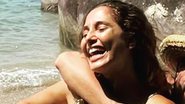 Camila Pitanga troca carícias com o namorado na praia - Reprodução/Instagram