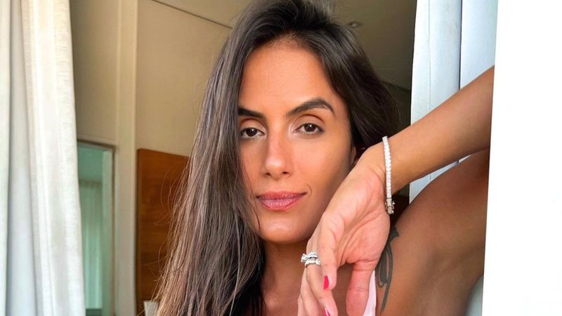 Ex-BBB Carol Peixinho surge com decote absurdo em cliques picantes: “Deusa” - Instagram