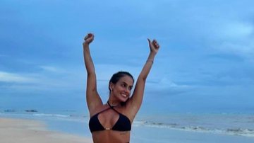 De biquíni mínimo, ex-BBB Carol Peixinho ostenta corpo escultural: “Uma deusa” - Instagram