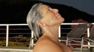 Aos 58 anos, Glória Pires toma banho de piscina com biquíni sem alças: "Brilhando" - Reprodução/Instagram