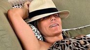 Aos 58 anos, Glória Pires ostenta pernões ao se deitar em espreguiçadeira: "Gata" - Reprodução/Instagram