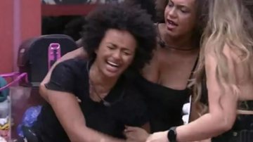 Natália sofre punição após atacar cenário do programa - Reprodução/TV Globo