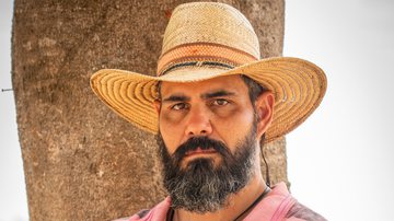 O ator Juliano Cazarré falou de seu papel em Pantanal e entregou que está curioso para cena de castração, sucesso na versão original de 1990; confira - Reprodução/TV Globo