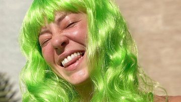Paolla Oliveira se diverte com decote gigante e peruca verde - Reprodução/Instagram