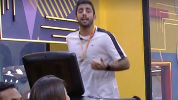 BBB22: Pedro Scooby se irrita com sister: "Volto líder e faz cara feia?" - Reprodução/TV Globo