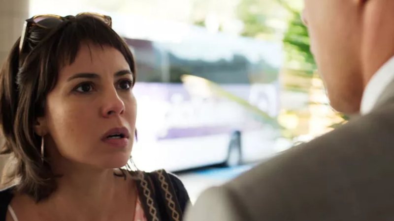 Lara não aceita as condições de Renato e dá um pé na bunda do usurpador; confira o que vai acontecer na trama das 9 - Reprodução/TV Globo