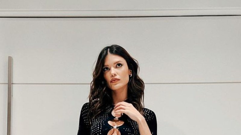 Vitória Strada posa com vestido curtíssimo - Instagram