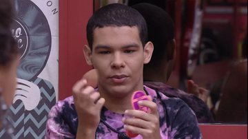 Vyni foi alvo de uma conversa no quarto lollipop antes da festa no BBB22 - Reprodução/TV Globo