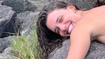 Liberdade! Bruna Linzmeyer posa com os seios livres em clique ousado: "Feliz demais" - Reprodução/Instagram